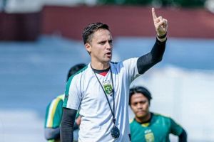 Paul Munster kala melatih Persebaya Surabaya