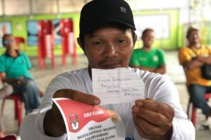 Kecewa ke Penyelenggaraan Pemilu, Pemilih Sisipkan Surat Kaleng Saat Mencoblos di Banjarbaru