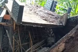 Belum Sempat Diresmikan, Jembatan di Blitar Roboh Diterjang Banjir