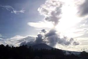 Gunung Ibu Erupsi