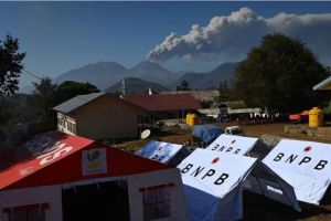 13.137 Orang Mengungsi Akibat Gunung Lewotobi Laki-Laki Meletus