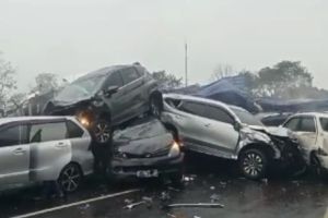 Kecelakaan Beruntun di Tol Cipularang