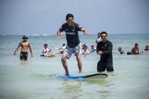 Surfing Jadi Ekstrakurikuler Sekolah di Sumbawa Barat