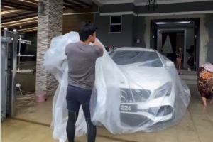 Viral Video Mobil Dibungkus Plastik Menghadapi Banjir, Apa Manfaatnya?