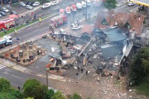 Sebuah pesawat jatuh menabrak toko di pusat Kota Gramado, Brasil, 22 Desember 2024