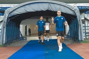 Pelatih Fabio Lefundes siap memimpin Persita Tangerang mencuri poin dari markas Persib Bandung