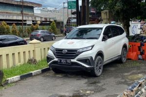 Mobil tabrak pemotor di Bogor