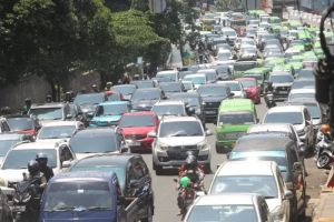 9 Jam Terjebak Macet Horor di Puncak, Wisatawan Mau "Happy" Malah Frustrasi