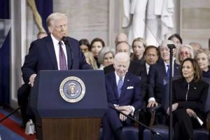 Donald Trump Bakal Pecat Lebih dari 1.000 Pejabat yang Ditunjuk Joe Biden