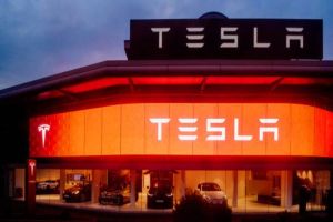 Tesla Alami Penurunan Penjualan Tahunan Pertama Kali di Q4 2024, Saham Terjun 7%