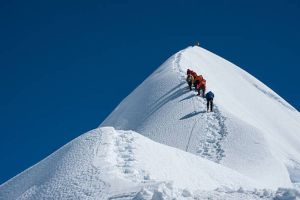 Tragedi di Puncak Dunia: Misteri dan Risiko Maut Gunung Everest