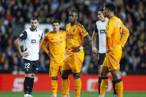 Vinicius Jr kena kartu merah langsung di laga Valencia vs Real Madrid gara-gara menyerang kiper