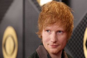 Ed Sheeran Dihentikan Polisi Saat Konser Dadakan di India, Ada Apa?