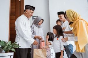 Setelah Menikah: Memberi Uang Bulanan untuk Orang Tua atau Mertua Lebih Dahulu?