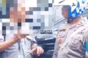 Viral Pemobil Ngopi Santai saat Ditilang Polisi di Jakarta Timur