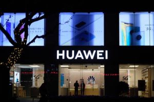 Huawei Geser Samsung! Kini Jadi Raja HP Lipat Dunia di Tengah Pasar Lesu