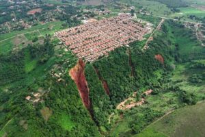 Mengerikan! Kota di Brasil Perlahan Tenggelam Akibat Sinkhole Raksasa