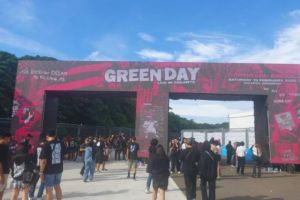 Konser Green Day, Antrean Penonton Mengular di Pintu Masuk