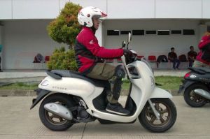 Segitiga berkendara Honda Scoopy model baru(KOMPAS.com/ADITYO WISNU)