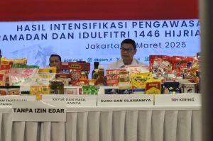 Kepala Badan Pengawas Obat dan Makanan (BPOM) Taruna Ikrar dalam konferensi pers di Jakarta, Jumat (21/3/2025).