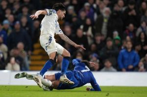 Aksi Kevin Diks dalam laga UEFA Conference League antara Chelsea vs FC Copenhagen, Jumat (14/3/2025). (c) AP Photo/Alastair Grant