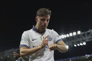 Selebrasi Carlos Augusto di laga Atalanta vs Inter Milan di Gewiss Stadium pada Senin (17/03/2025) dini hari WIB. (c) Stefano Nicoli/LaPresse via AP Photo