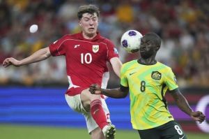 Aksi Ole Romeny di laga Australia vs Indonesia di Kualifikasi Piala Dunia 2026 zona Asia di Sydney, Kamis (20/3/2025). (c) AP Photo/Mark Baker