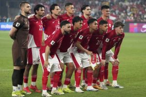 Skuad Timnas Indonesia saat berhadapan dengan Timnas Australia (c) AP Photo/Mark Baker