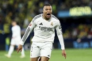 Kylian Mbappe merayakan gol kedua Real Madrid dalam laga Villarreal vs Real Madrid di La Liga, Minggu (16/3/2025) dini hari WIB. (c) AP Photo/Alberto Saiz