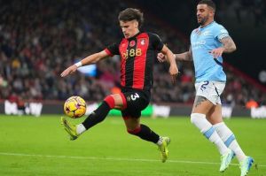 Aksi Milos Kerkez di laga Bournemouth vs Manchester City, Premier League 2024/2025 (c) AP Photo/Kirsty Wigglesworth