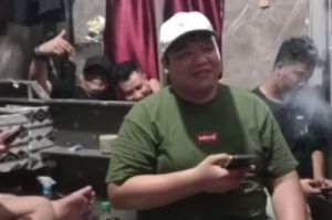 Tangkapan layar video viral napi Rutan Pekanbaru, Riau, diduga sedang pesta dalam tahanan, Selasa (15/4/2025).(KOMPAS.COM/Dok. @manangsoebeti.)