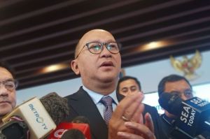 Menteri Investasi dan Hilirisasi/Kepala Badan Koordinasi Penanaman Modal (BKPM) Rosan P Roeslani memberikan keterangan usai memaparkan capaian realisasi kuartal I 2025 di Kantor Kementerian Investasi,