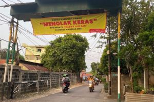 Spanduk penolakan pembukaan Helen’s Night Market di Hotel Kartika One oleh Warga Kampung Sawah, Lenteng Agung, Jakarta Selatan(Hanifah Salsabila)