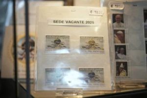 Vatikan Terbitkan Perangko Khusus Pekan Ini 'Sede Vacante' yang Berlaku hingga Paus Baru Terpilih