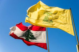 Bendera Lebanon dan bendera Hizbullah.(SHUTTERSTOCK)
