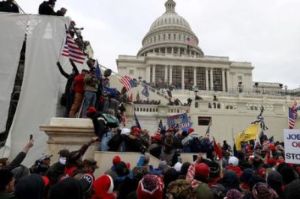 Massa Trump menggeruduk Capitol Hall 2021