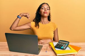 Ilustrasi mahasiswa perempuan. (Shutterstock)