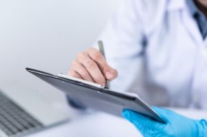 Pasien dan dokter pembuat surat sakit palsu bisa dikenai hukum pidana. (PIXABAY/CKSTOCKPHOTO)