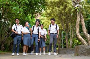 Ilustrasi 7 siswa SMA. Berikut penjelasan tentang jalur zonasi pada PPDB 2022.(Shutterstock/Ibenk_88)