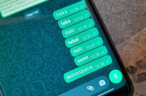 Kode tulisan WA untuk membuat tulisan tebal, miring, coret, dan monospace.(Kompas.com/Wahyunanda Kusuma P)