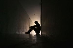 Ilustrasi depresi. Depresi bukan karena malas, melainkan kondisi medis serius yang membutuhkan empati dan bantuan profesional.(Shutterstock/Aonprom Photo)