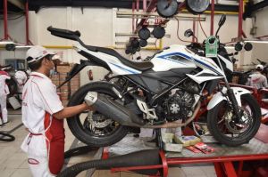 Ilustrasi servis motor di bengkel resmi Honda(Dok. WMS)