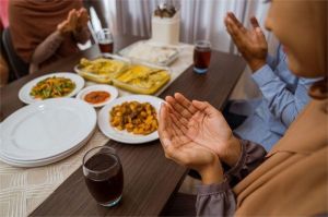 strategi pola makan sehat saat puasa