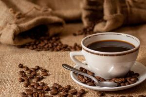 Ilustrasi kopi. Konsumsi kafein di malam hari bisa mengganggu gelombang otak saat tidur dan memperlambat pemulihan otak, terutama pada kalangan usia muda.(pixabay.com)