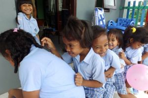 Kementerian Pendidikan, Kebudayaan, Riset, dan Teknologi (Kemendikbud Ristek) menggaungkan gerakan Transisi PAUD ke SD yang Menyenangkan dengan melarang untuk menjadikan tes baca, tulis, dan hitung
