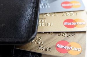 biaya admin bank naik tanpa pemberitahuan membuat nasabah kecil dirugikan