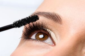 Ilustrasi maskara. Apakah maskara bisa dijadikan eyeliner?(FREEPIK/VALUAVITALY)