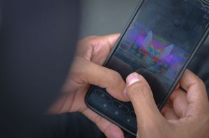 Tampilan layar judi online pada gawai.(KOMPAS.com/ADITYA MAHENDRA)