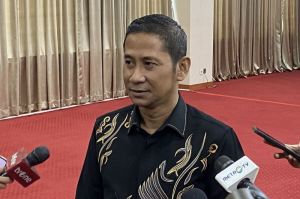 Ketua Bidang Hubungan Antarlembaga dan Layanan Informasi KY Mukti Fajar Nur Dewata dalam konferensi pers di Gedung KY, Jakarta Pusat, Kamis (4/7/2024).(KOMPAS.com/NIRMALA MAULANA A)