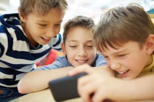 Screen Time Jadi Penyebab Anak Terlambat Bicara(freepik.com)